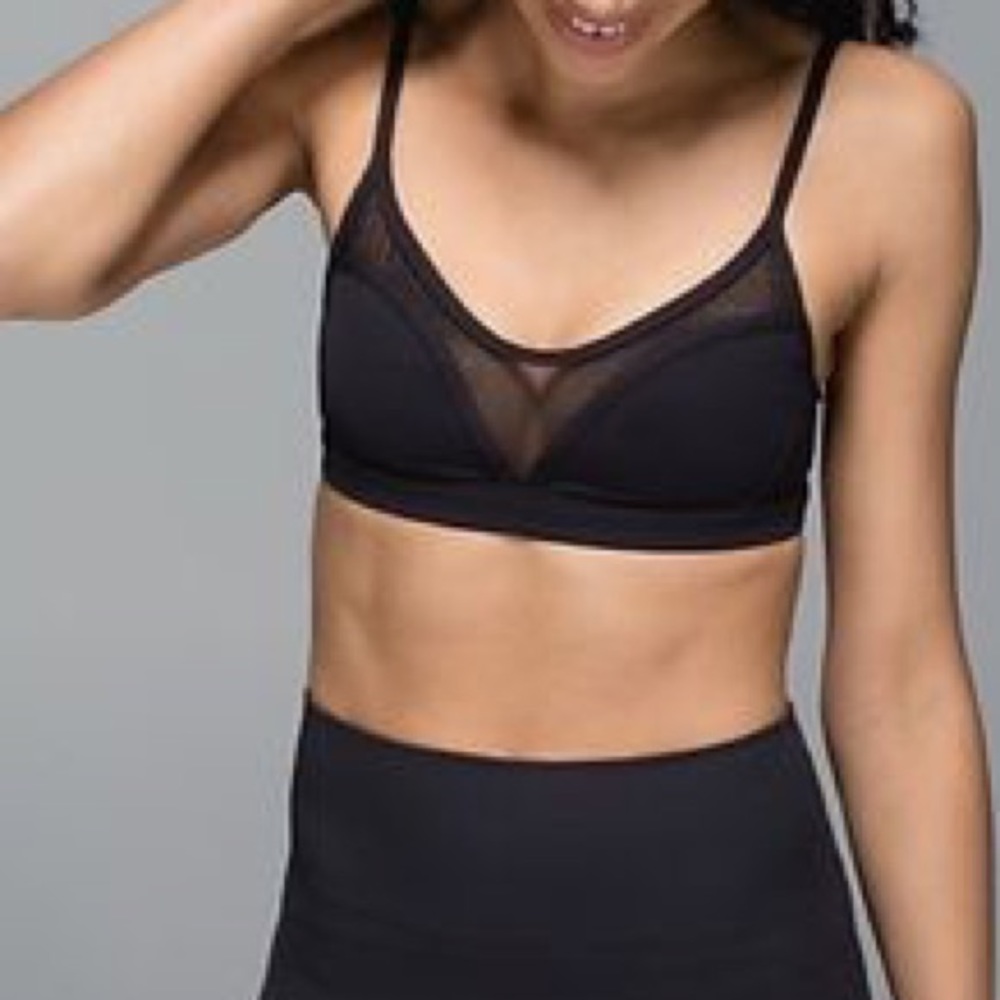 Black lululemon sports bra with mesh
